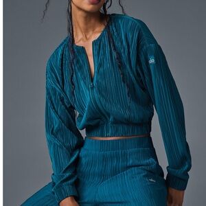 NWT Alo Yoga Cropped Micro Plisse Jacket In Eclipse Blue